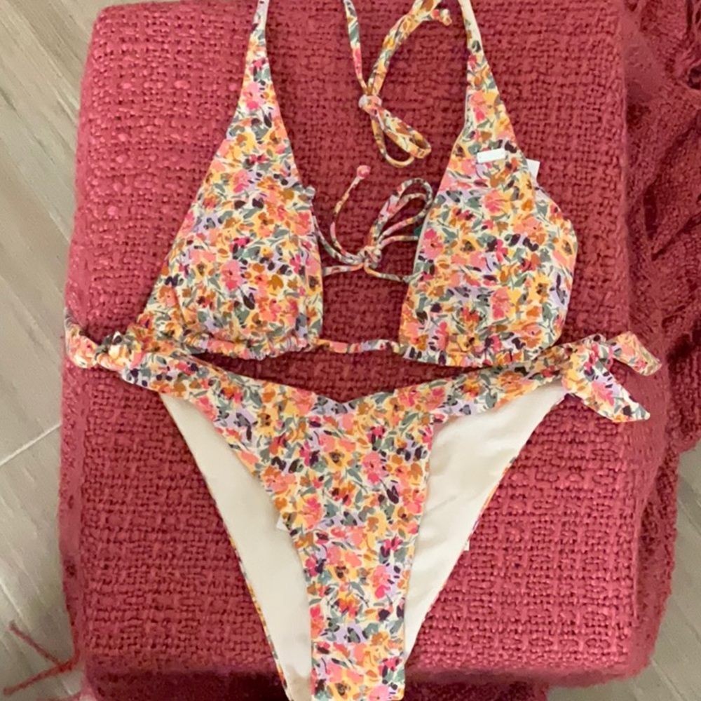NWT ROXY BIKINI TOP AND BOTTOM
